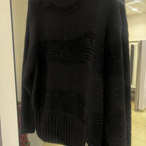 SWETER CZARNY W PASY