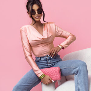 BODY Z LEJĄCYM DEKOLTEM PUDER