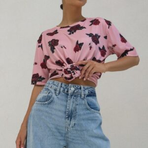 T-SHIRT Z OZDOBNYM WĘZŁEM W RÓŻE