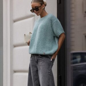 SWETER O LUŹNYM KROJU MIĘTA