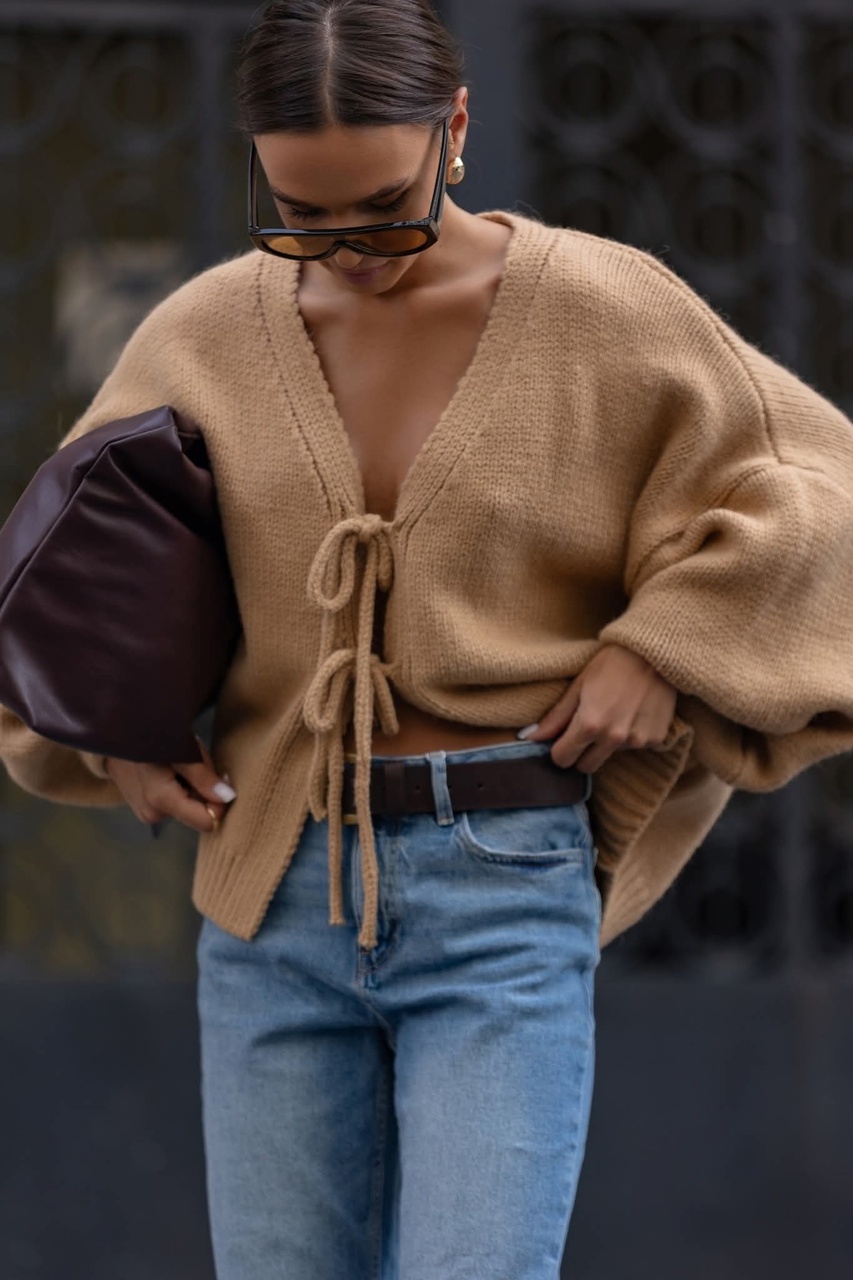 SWETER Z WIĄZANIEM Z PRZODU CAMEL