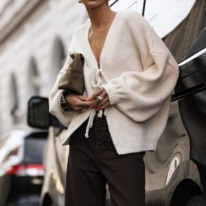 SWETER Z WIĄZANIEM Z PRZODU KREM