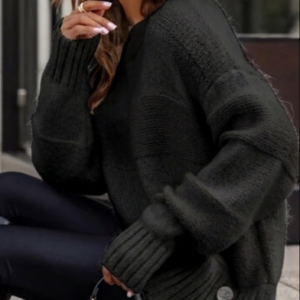 SWETER CZARNY W PASY