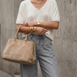 SWETER LEKKI DEKOLT V KREM