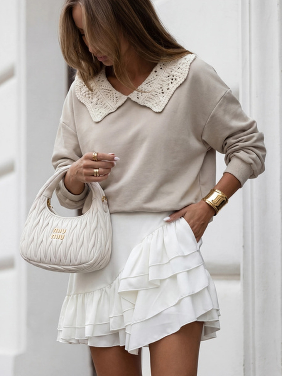 BLUZA Z KOŁNIERZEM AŻUROWYM ZIMNY BEŻ - obrazek 3