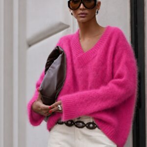 SWETER MOHEROWY PREMIUM YARN DEKOLT V FUKSJA