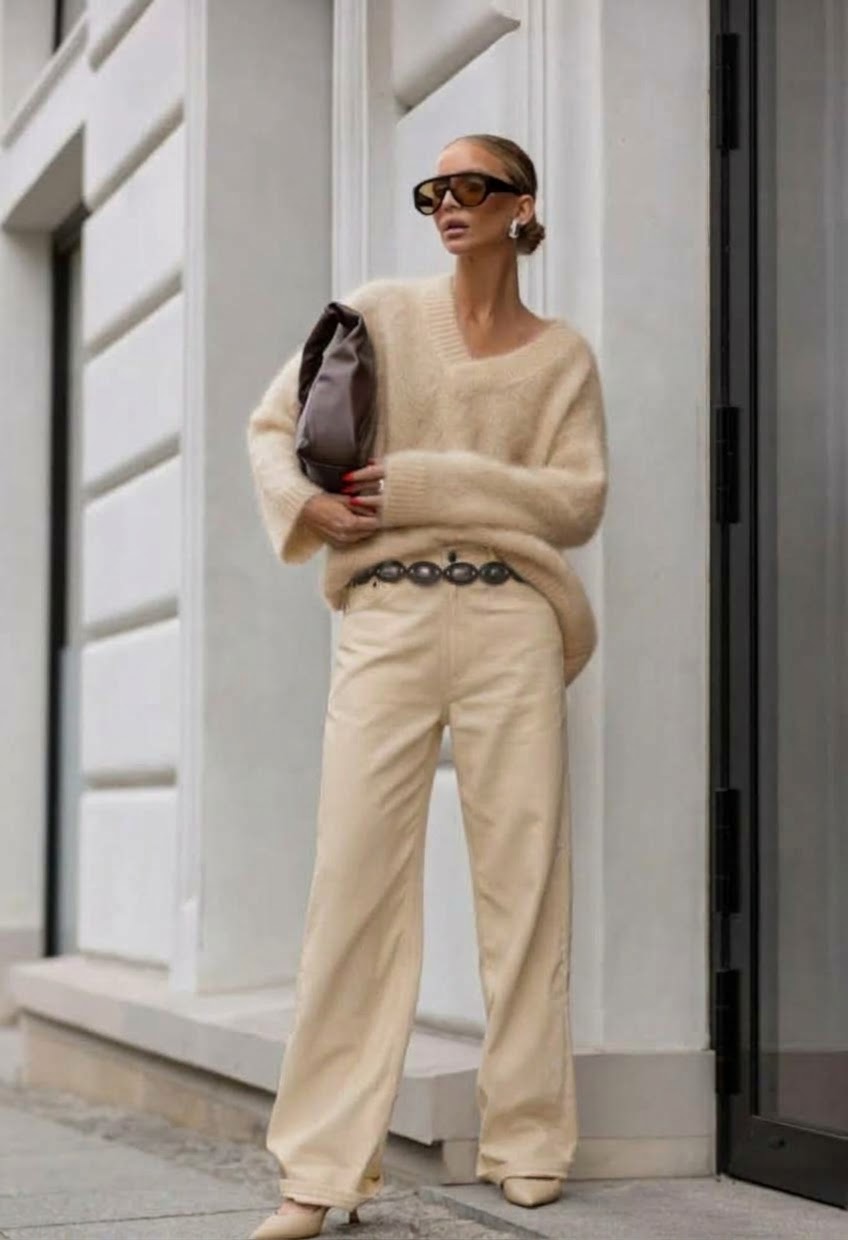 SWETER MOHEROWY PREMIUM YARN DEKOLT PRZÓD I TYŁ J.BEŻ - obrazek 2